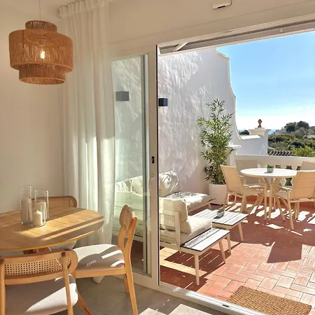 Apartment New With Sea View, Big Terrace & Pools